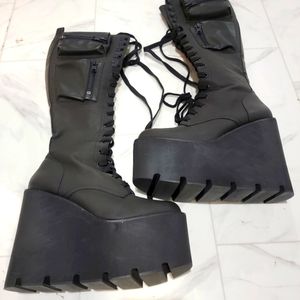 Obsidian Pocket Platform boots, size 11, Black